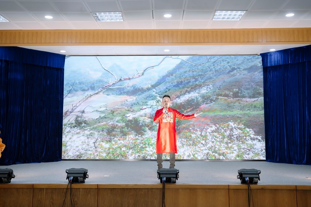 Tiết mục Con Rồng cháu Tiên - Hải Nam Phòng Hành chính